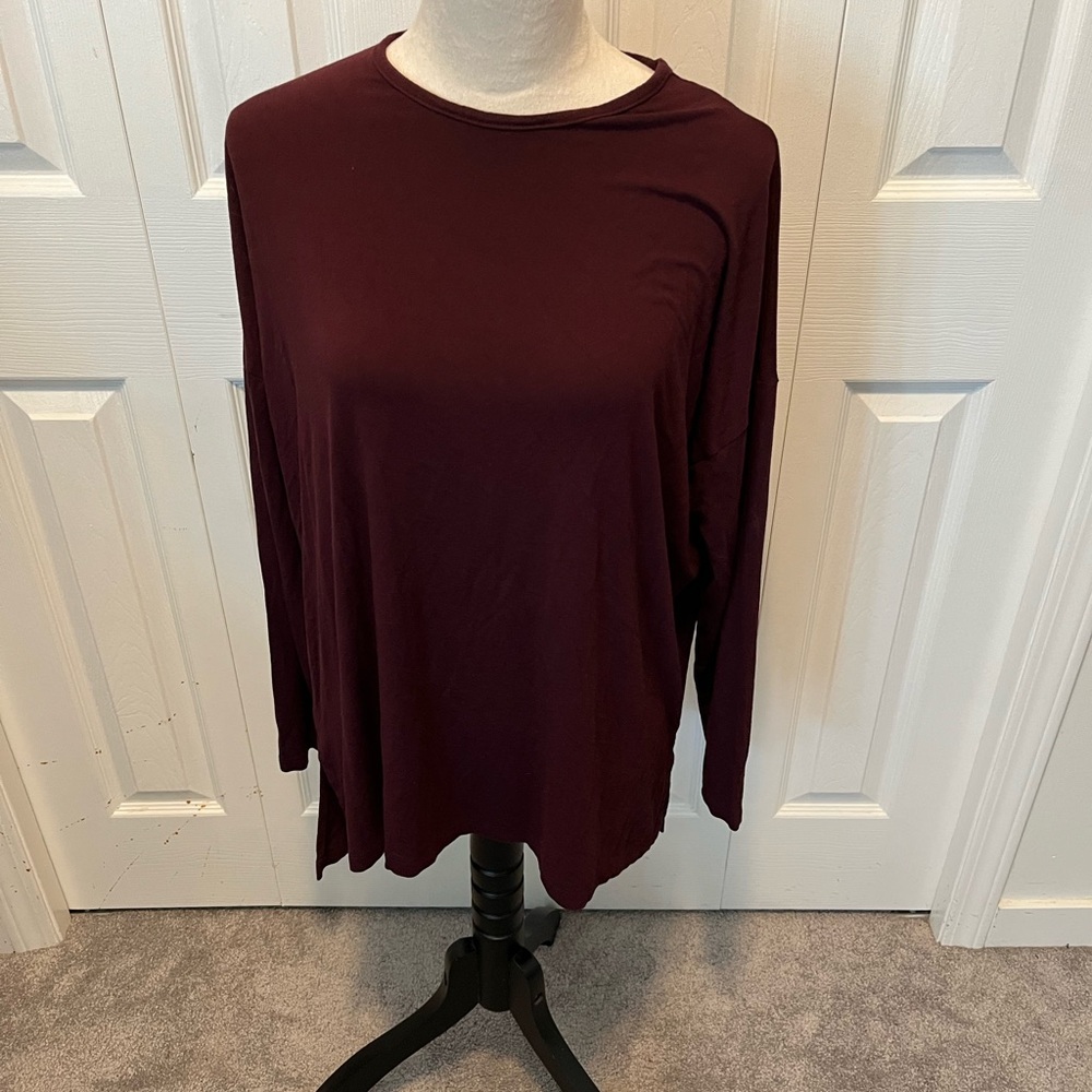 Lost in Layers size L/XL Women's Burgundy Top